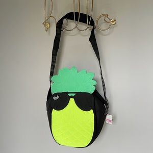 Victoria’s Secret pink cooler lunch bag